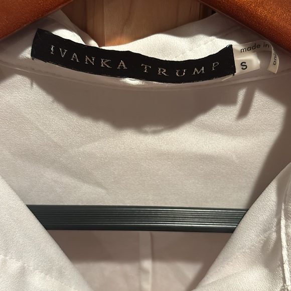 Ivanka Trump white button up blouse women’s size small - Picture 9 of 9